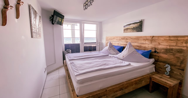 Strandappartement Bellevue: Schlafzimmer mit Meeresrauschen